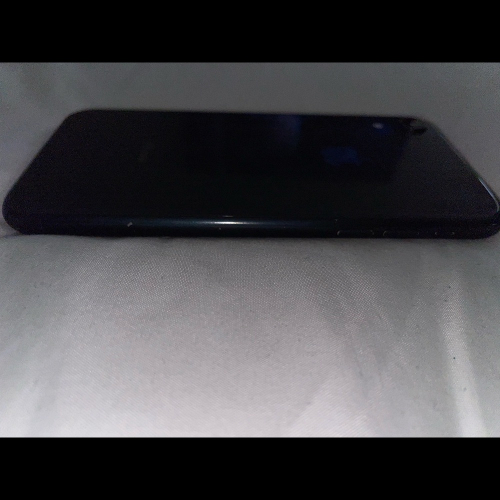 iPhone XR - Picture 3 of 5